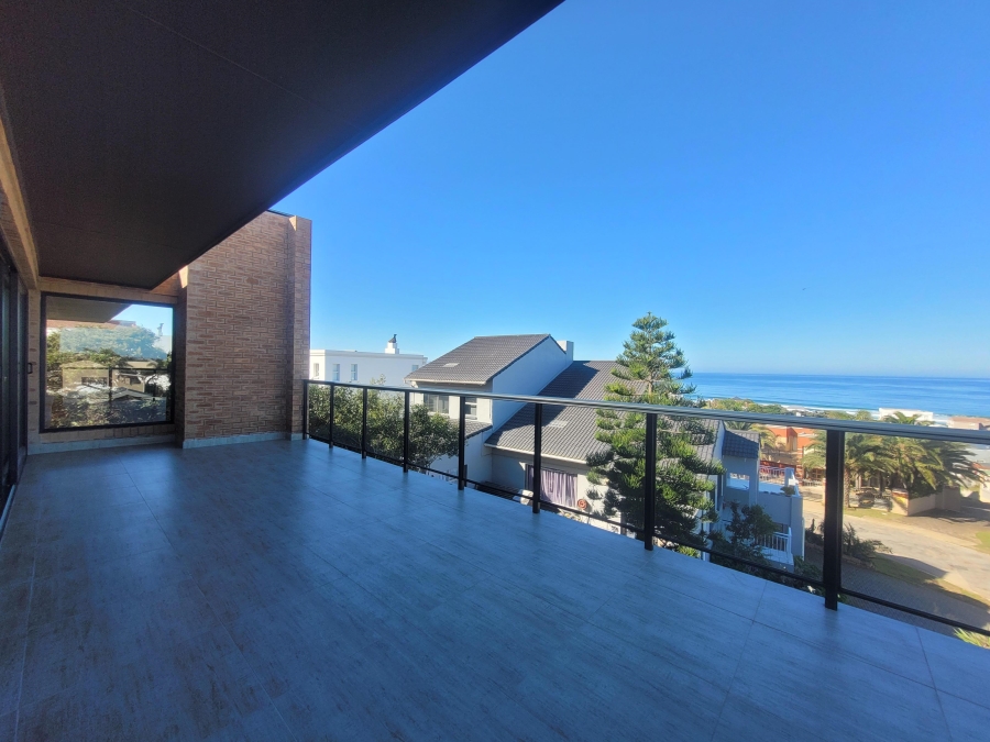 4 Bedroom Property for Sale in Wavecrest Eastern Cape